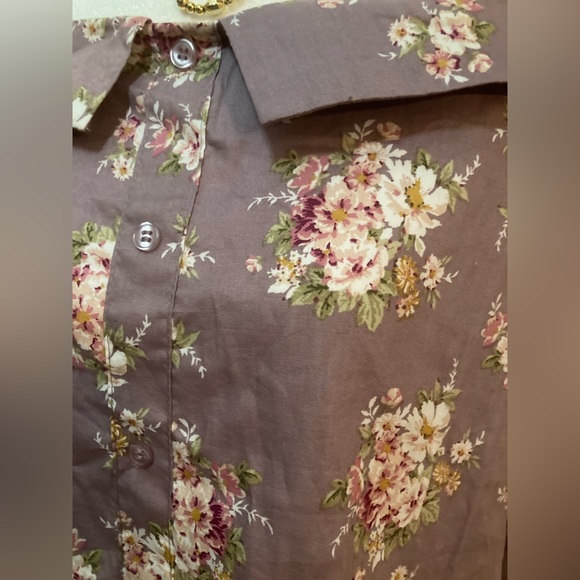 NEW No Comment Off the Shoulder Floral Lavender Women’s Button down Blouse Med - Picture 11 of 11